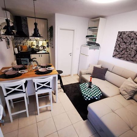 Apartment Miljenko i Dobrila Kaštela Esterno foto